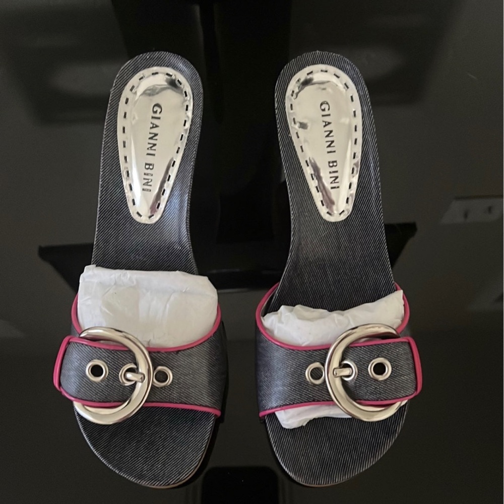 Gianni Bini Patent leather Denim blue slip-on with pink trim sandals size 7.5M.
